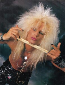 Morre ACE FINCHUM, baterista original da banda galesa de sleaze glam TIGERTAILZ