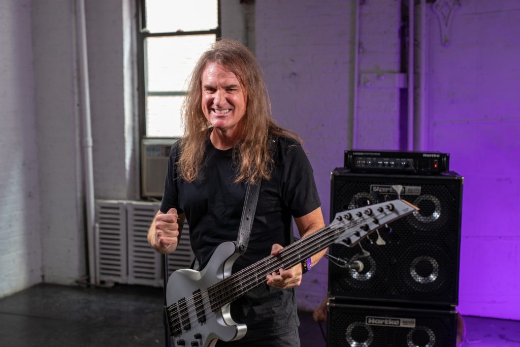 Megadeth: Dave Mustaine solta nota sobre Kiko Loureiro, mas em