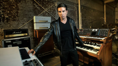 Photo of CARAVELLUS divulga DEREK SHERINIAN como convidado no álbum “Inter Mundos”