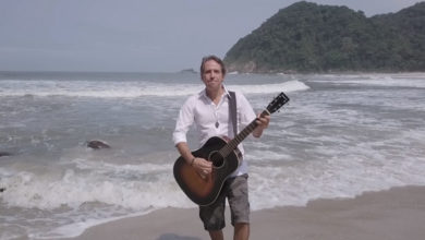 Photo of FELIPE MACHADO, do VIPER, lança videoclipe de “Na Praia”, filmado no litoral norte de São Paulo