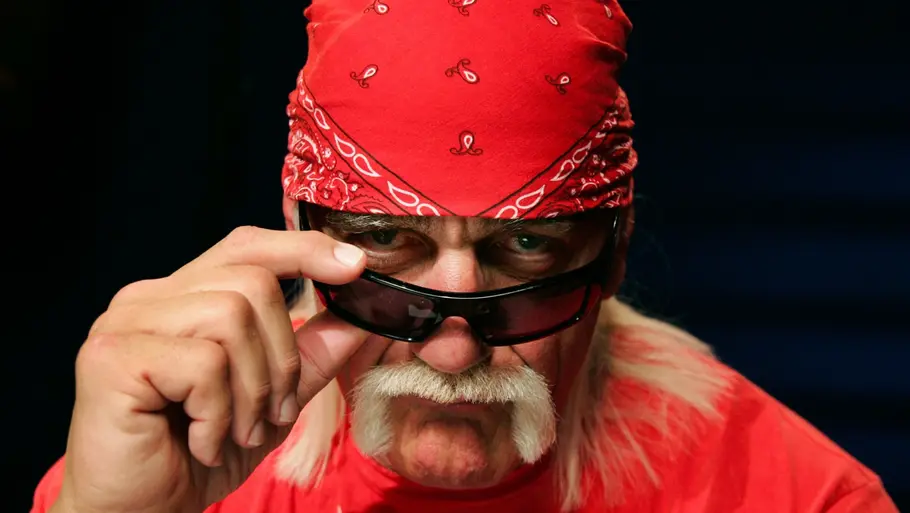 Morre HULK HOGAN, lutador, ator, ícone da cultura pop e candidato a baixista do METALLICA