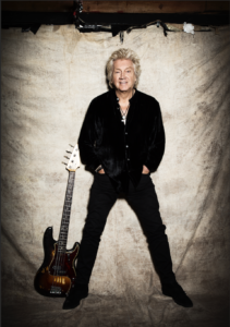 JOHN LODGE, baixista e voz do THE MOODY BLUES, morre aos 82 anos