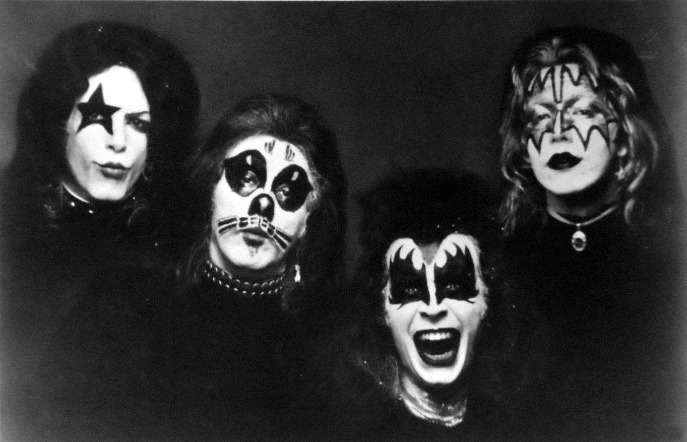 PAUL STANLEY, GENE SIMMONS e PETER CRISS celebram a trajetória de ACE FREHLEY