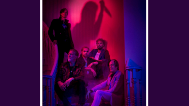 Photo of QUEENS OF THE STONE AGE lança single e lyric video de “Carnavoyeur”