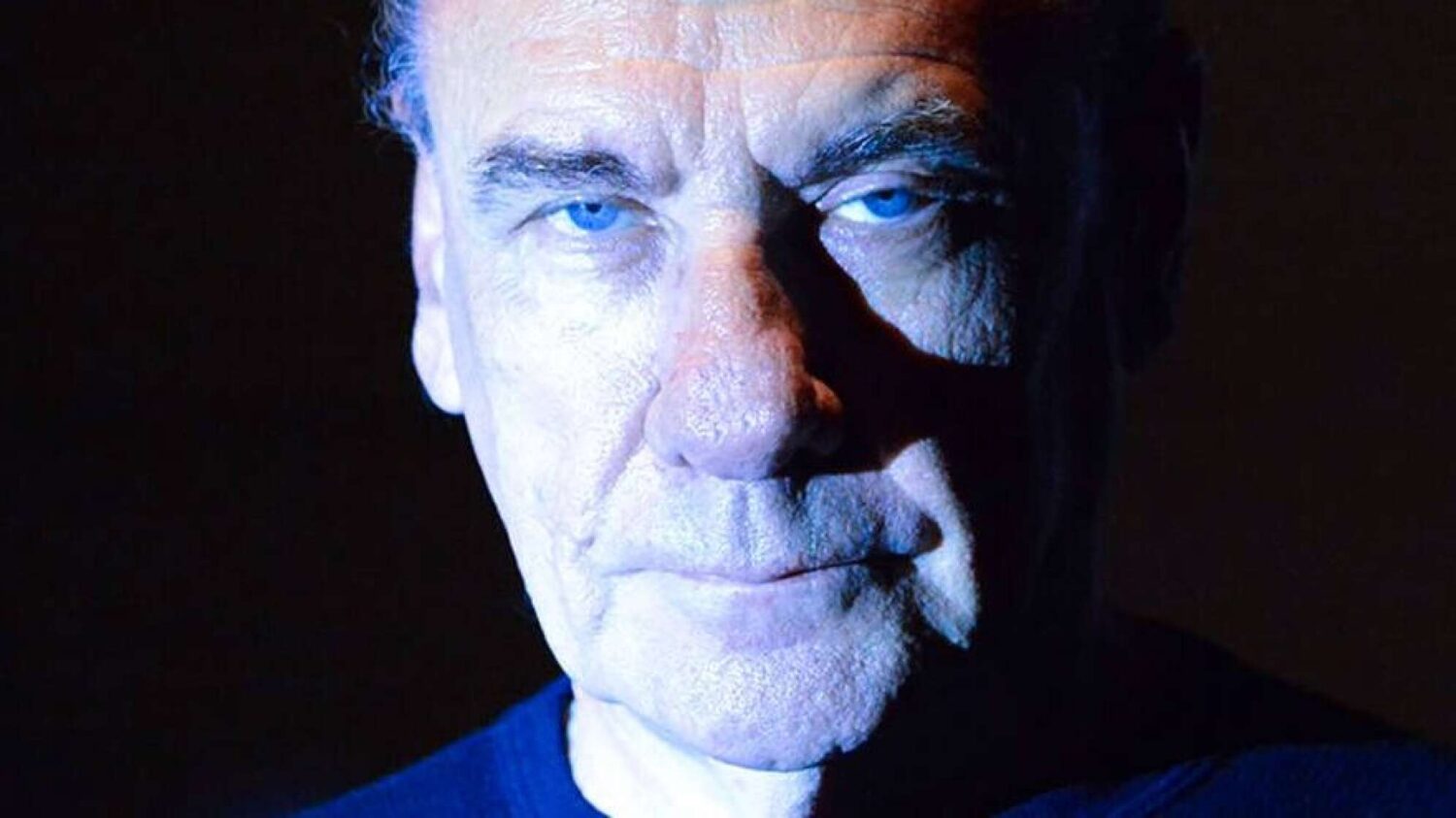BILL WARD revela uso de cadeira de rodas em mensagem emocionante
