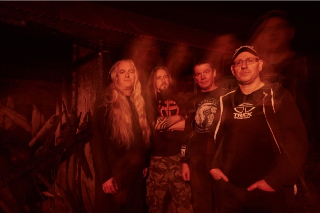 MEMORIAM: Em novo vídeo, banda discute os vocais no novo álbum