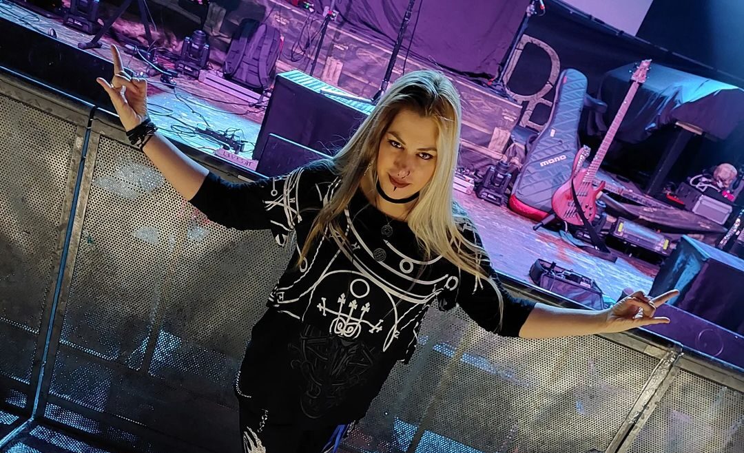 NERVOSA anuncia HEL PYRE como nova baixista ao vivo para shows que MIA WALLACE não puder fazer