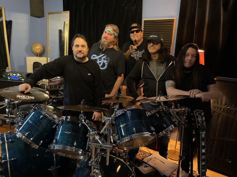 TESTAMENT lança sua própria cerveja, “Titans of Creation”